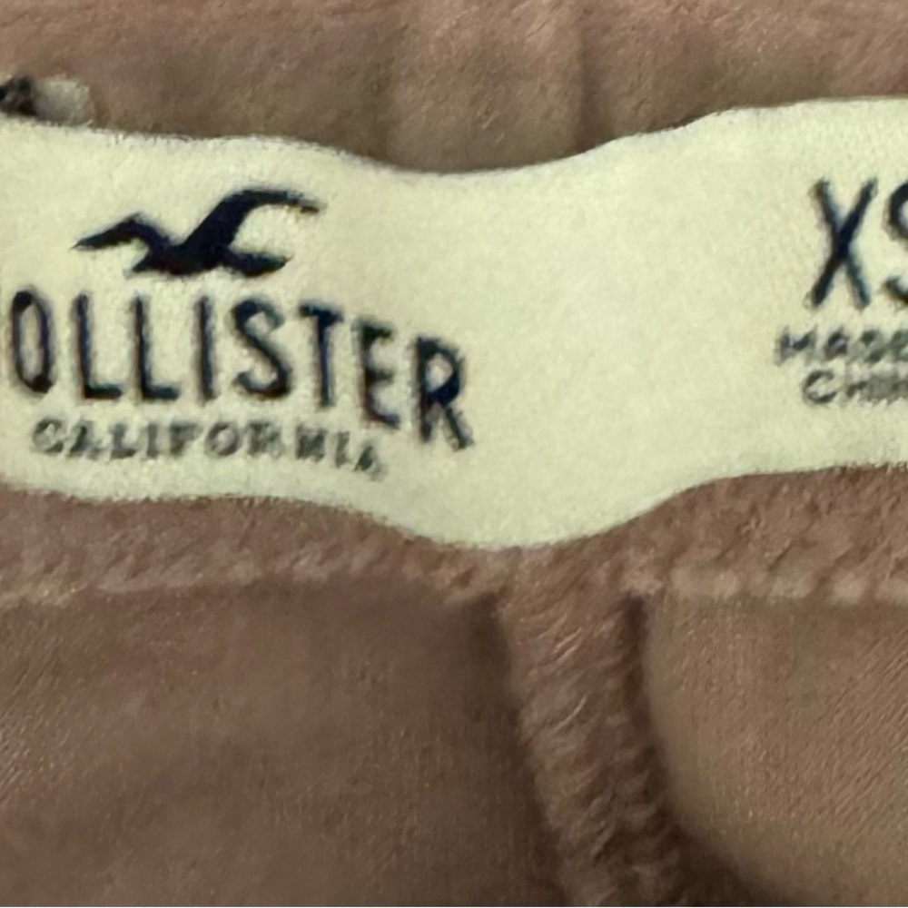 Hollister Blush Velvet Shorts - Picture 2 of 3